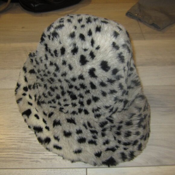 Faux Fur Snow Leopard Print Hat - Picture 9 of 9